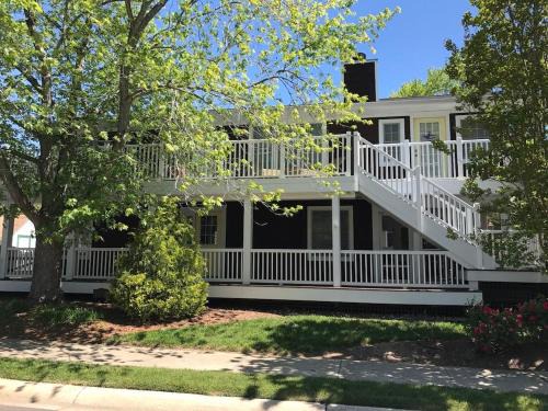 Country club drive 333