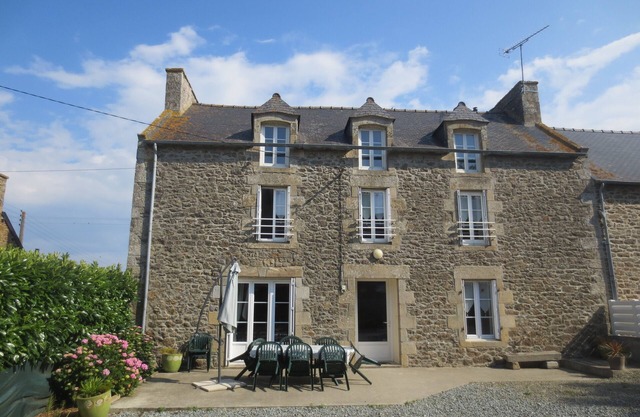 COUNTRY COTTAGE - 15 min. BEACHES - Near ST MALO/DINAN - 2/9 travelers