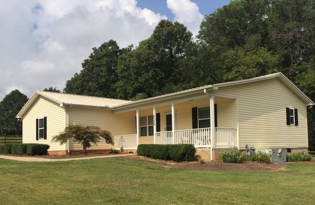 Country Cottage Nestled Away in the City