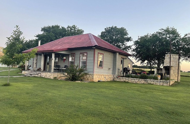 Country Cottage on Weatherford Ranch