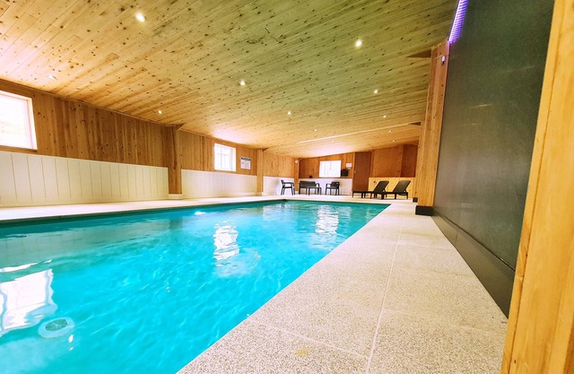 Country Cottage with Indoor heated swimming pool and panoramic views.