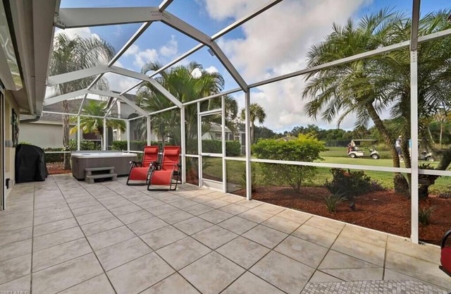 Country Creek -Lovely updated 3 bed/2 bath Estero home with hot tub and golf