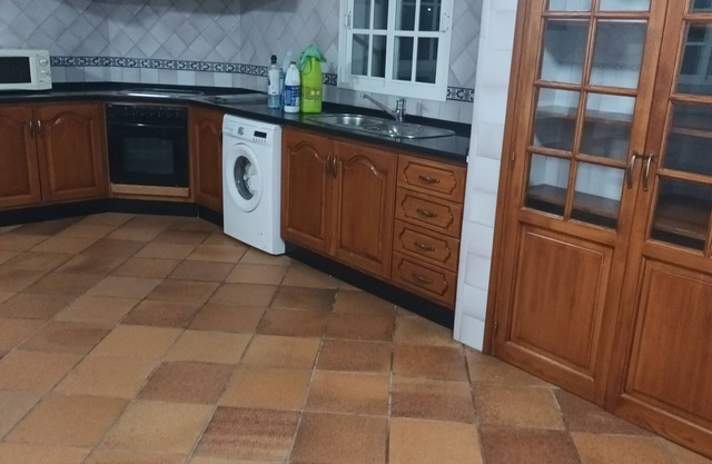 COUNTRY HOUSE WITH EVERYTHING AT YOUR REACH, QUIETNESS AND BEACHES (pet friendly)