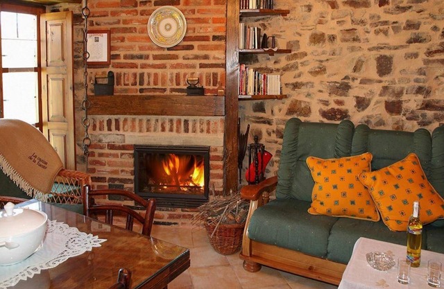 Country House 'La Casina De La Fuente' with Private Garden and Wi-Fi