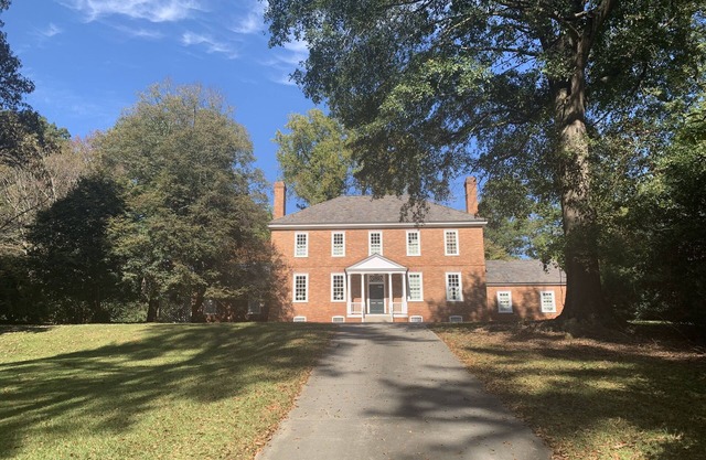 Country Estate near Beautiful Downtown Monroe Shopping and Dining