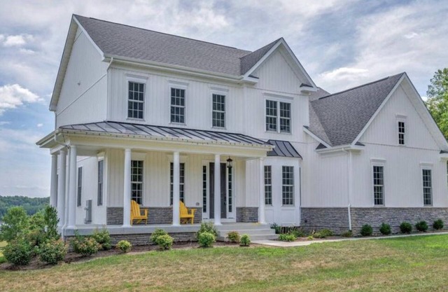 Country Farm House on 5 Acres w/Lake Views: Peace- Off the Beaten Path