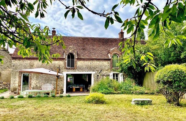 Country house pool 1h15 Paris/25min from Fontainebleau
