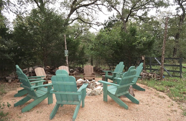 COUNTRY GET AWAY ONLY 1HR from Austin & 1 1/2HRS from San Antonio & Houston