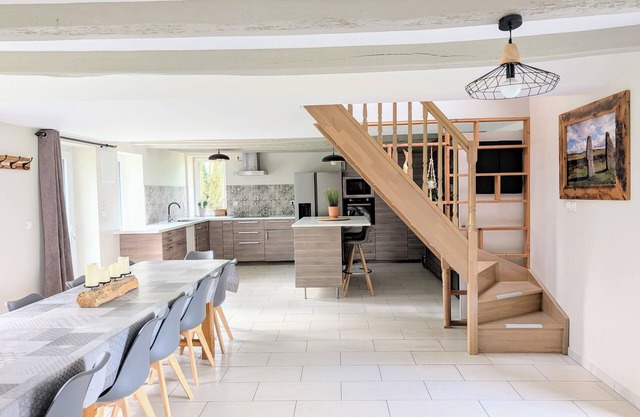 Country gîte for 12 people in the Daon valley