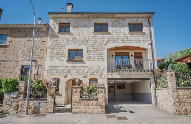 Country House 'Casa Rural El Arroyal' with Mountain View, Private Terrace and Wi-Fi