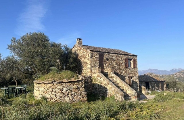COUNTRY HOME FOR NATURE LOVERS