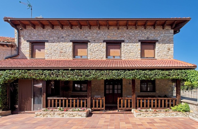 Country House 'El Encinar' with Mountain View, Private Garden and Wi-Fi