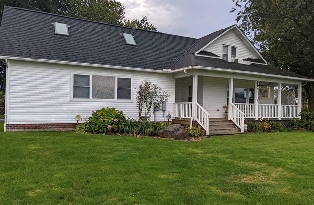 Country Home Close to City Conveniences