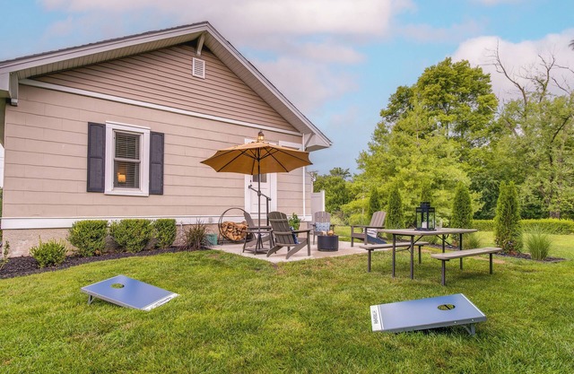 Country Home Near EIU & Lake Charleston!