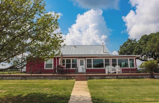 Country Home on 33 acres, sleeps 20, On the San Saba River!