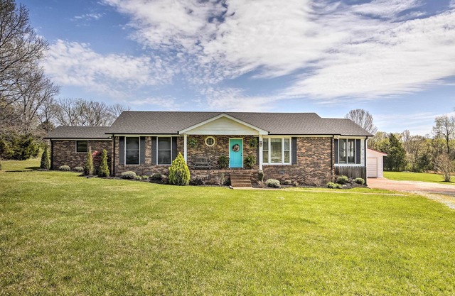 Country Home w/Fire Pit: 40 Mi to Nashville!