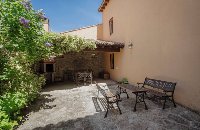Country House 'El Capricho De Ana' with Mountain View, Private Terrace and Wi-Fi