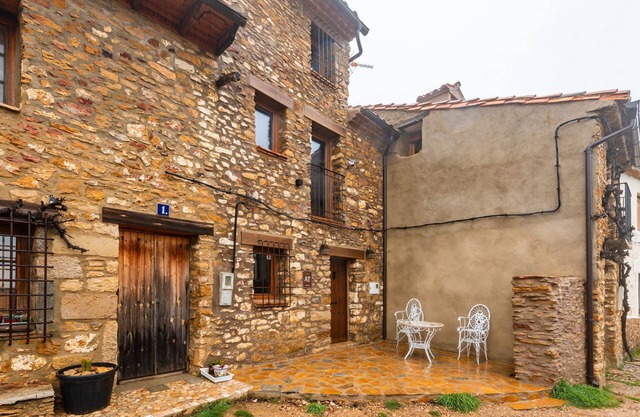 Country House 'La Parreta Estancia La Morada' with Mountain View, Private Terrace and Private Garden
