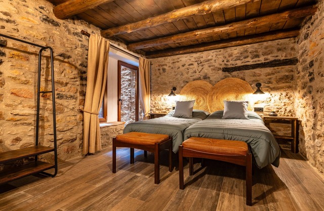 Country House 'Parreta Estancia El Refugio' with Mountain View, Private Terrace and Private Garden