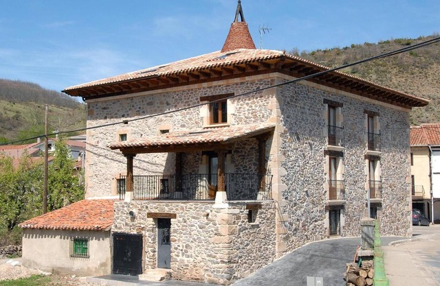 Country House 'El Mirador Del Pedroso' with Mountain View, Private Terrace and Wi-Fi
