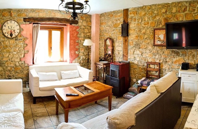 Country House 'La Bernarda 2' with Mountain View, Shared Garden and Wi-Fi
