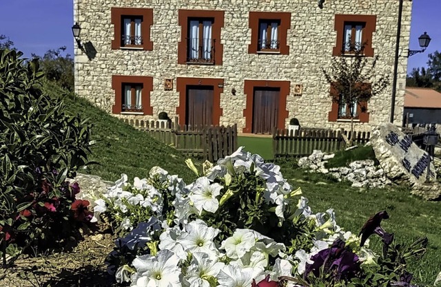 Country House 'La Bernarda I' with Mountain View, Shared Garden and Wi-Fi