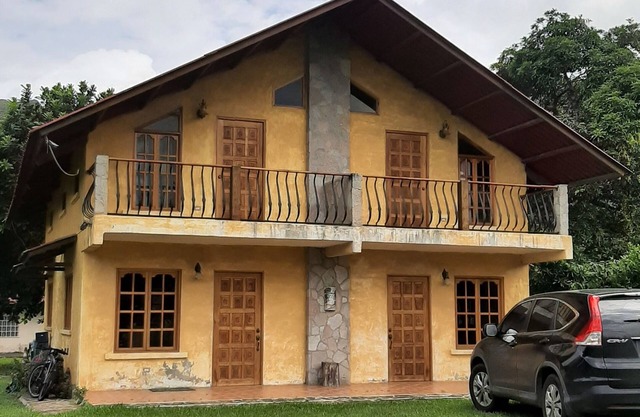 COUNTRY HOUSE