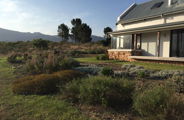 Country house in the wine region with lake access and dream views