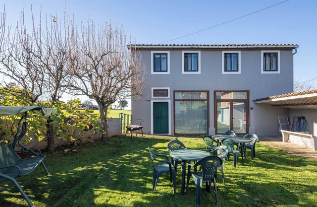 Country House 'Apartamento La Calleja' with Shared Terrace, Shared Garden and Wi-Fi