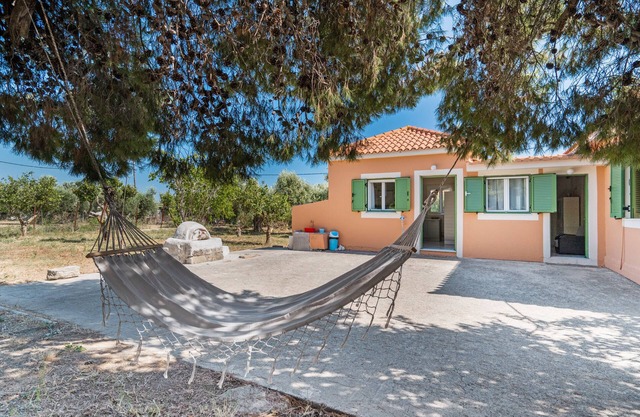 Country House 'Avra' with Private Terrace, Wi-Fi and Air Conditioning