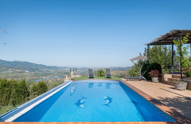 Country House 'Bella Vista El Gastor' with Lake View, Private Pool and Wi-Fi