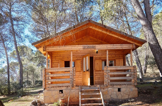Country House 'Cabaña De Madera 5' with Mountain View, Shared Pool and Air Conditioning