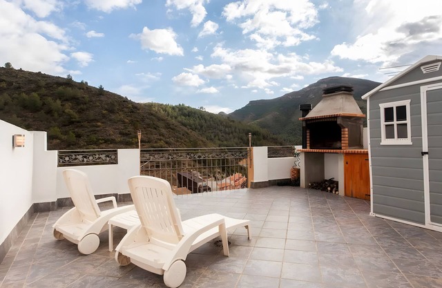 Country House 'Can Pitu' with Mountain View, Private Terrace and Air Conditioning