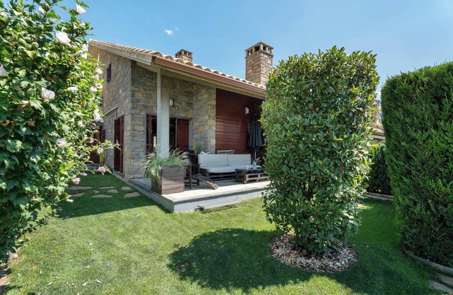 Country House 'Casa Biescas' with Mountain View, Wi-Fi and Air Conditioning