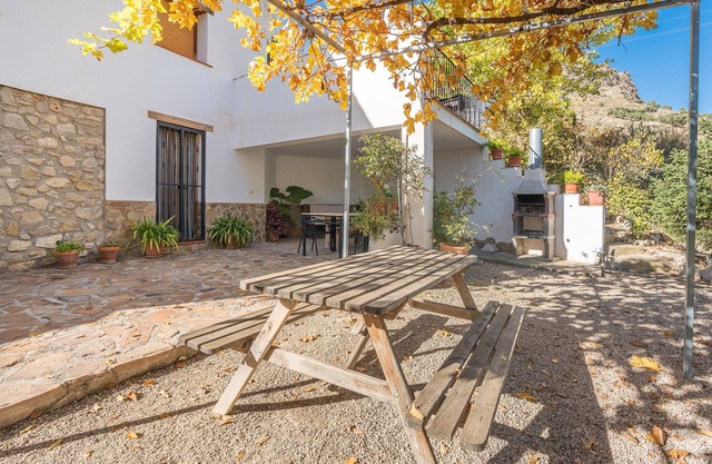 Country House 'Casa Grande Casa Rural' with Mountain View, Wi-Fi and Air Conditioning