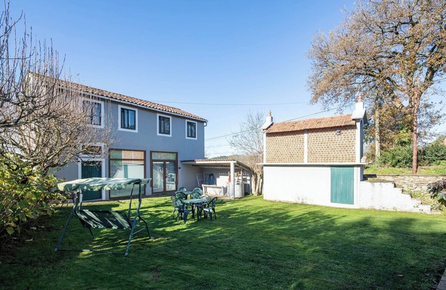 Country House 'Casa La Calleja' with Shared Terrace, Shared Garden and Wi-Fi