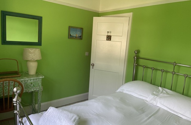 Country House & Cottage in 30 Acres with Pool & Tennis Court @OldGlebeWaldron