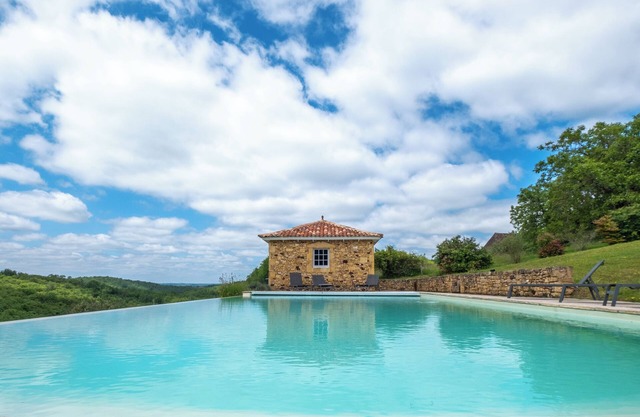 Country House 'Demeure Rénovée De Standing' with Private Pool, Private Terrace and Wi-Fi