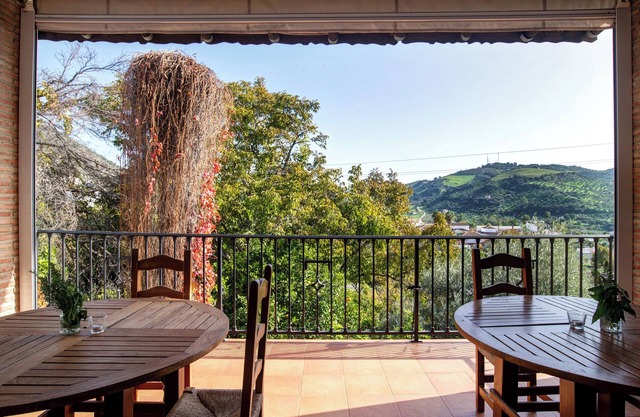 Country House 'Ecoalbergue Rural De Algodonales' with Mountain View, Wi-Fi and Air Conditioning