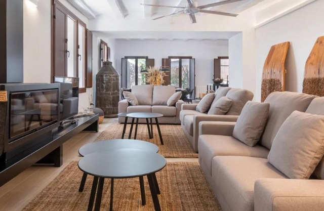 Country House 'El Americano' with Mountain View, Private Pool and Wi-Fi