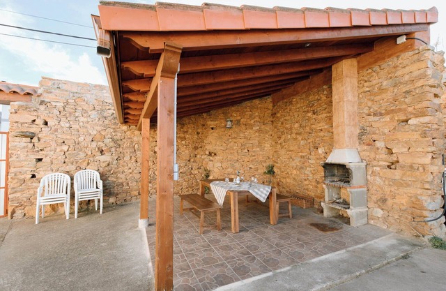 Country House 'El Cañico' with Mountain View, Private Terrace and Wi-Fi