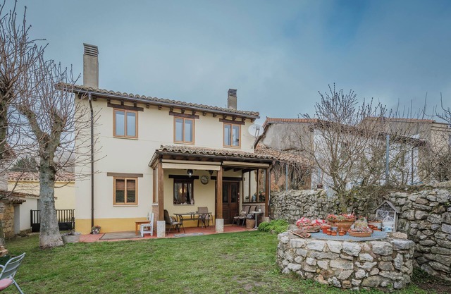 Country House 'El Hidalgo' with Mountain Views, Private Garden and Wi-Fi
