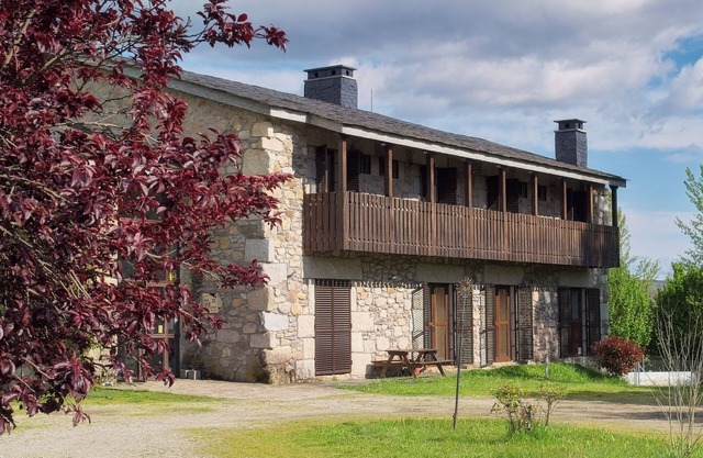 Country House 'Hospedería El Pico Del Fraile' with Mountain View, Private Terrace and Wi-Fi
