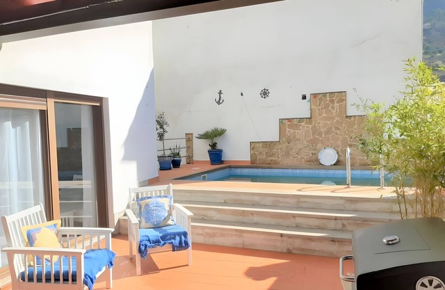 Country House 'La Casa De La Pintora' with Mountain View, Private Pool and Wi-Fi