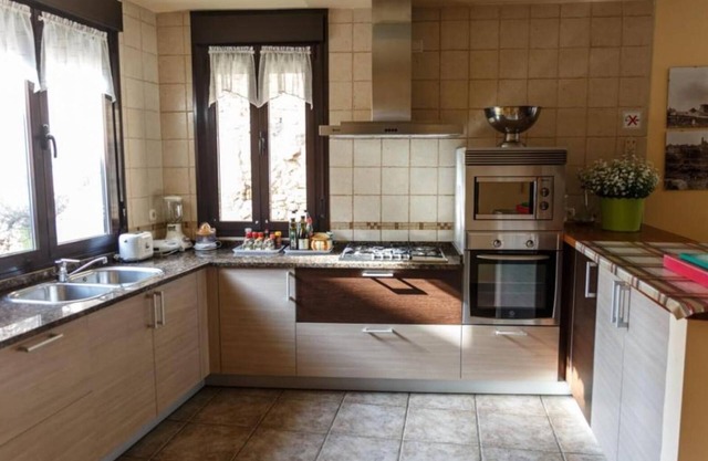 Country House 'La Pinta' with Private Pool, Wi-Fi and Air Conditioning