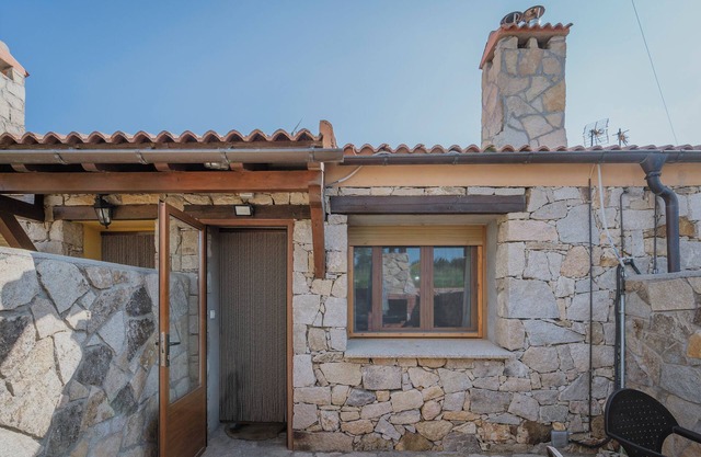 Country House 'La Vega De Gredos' with Mountain View, Private Terrace and Wi-Fi