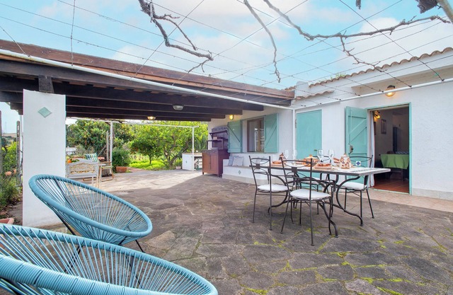 Country House 'La Villa Del Relax' with view on the rolling hills, Terrace and Wi-Fi