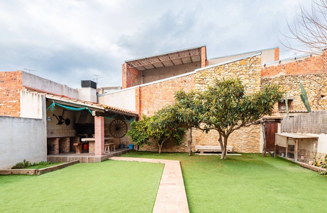 Country House 'Les Oliveres Mil·lenaries 2' with Shared Pool, Wi-Fi and Air Conditioning