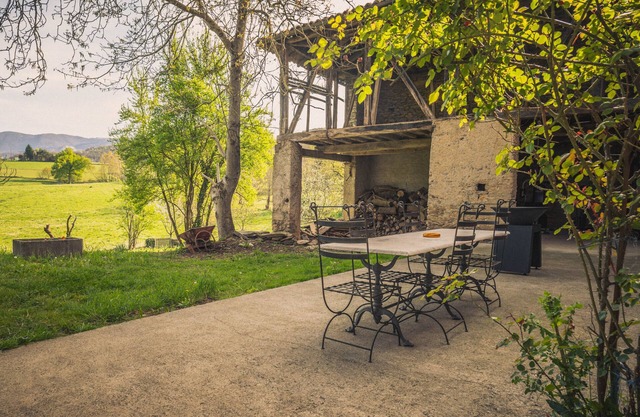 Country House 'Maison De Rouède' with Mountain View, Wi-Fi and Air Conditioning