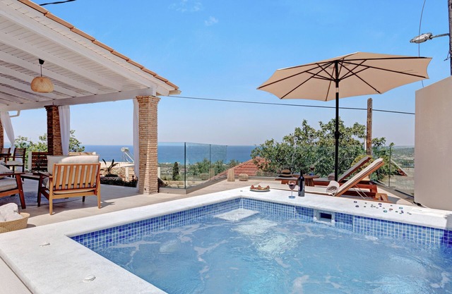 Country House 'Olivella Luxury Suites' with Private Terrace, Wi-Fi and Air Conditioning